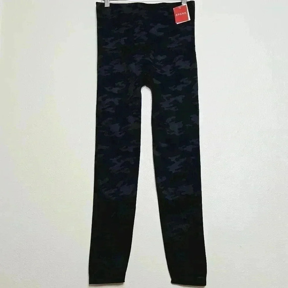 Spanx Look At Me Now Leggings Black Camo - Picture 2 of 9